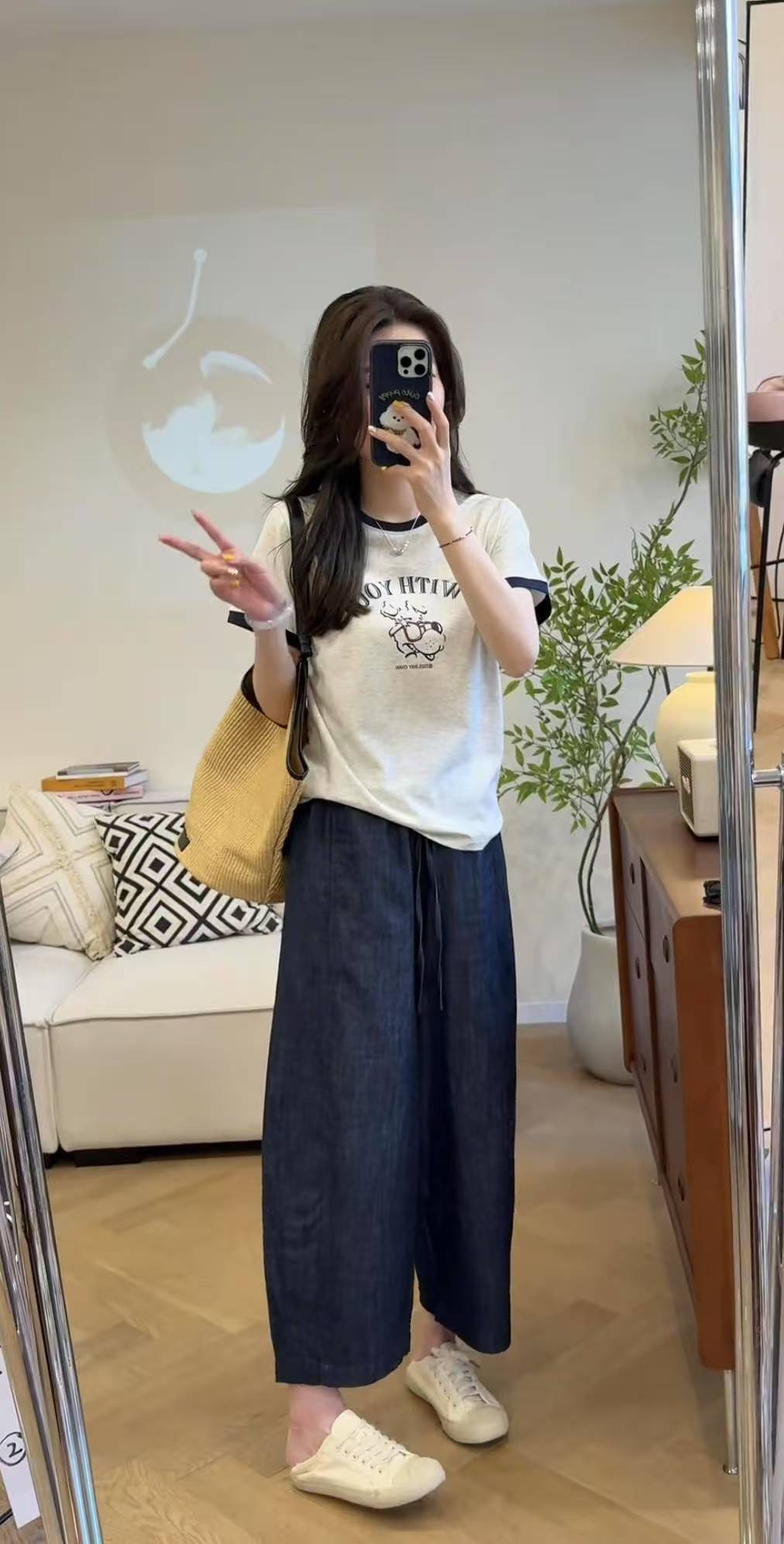 Crewneck Colorblock Print T-Shirt and Lightweight Tencel Jeans Two-Piece Set - Image 4