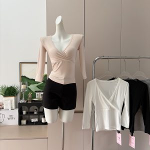 Women's Cross V-Neck Three-Quarter Sleeve Knit Top