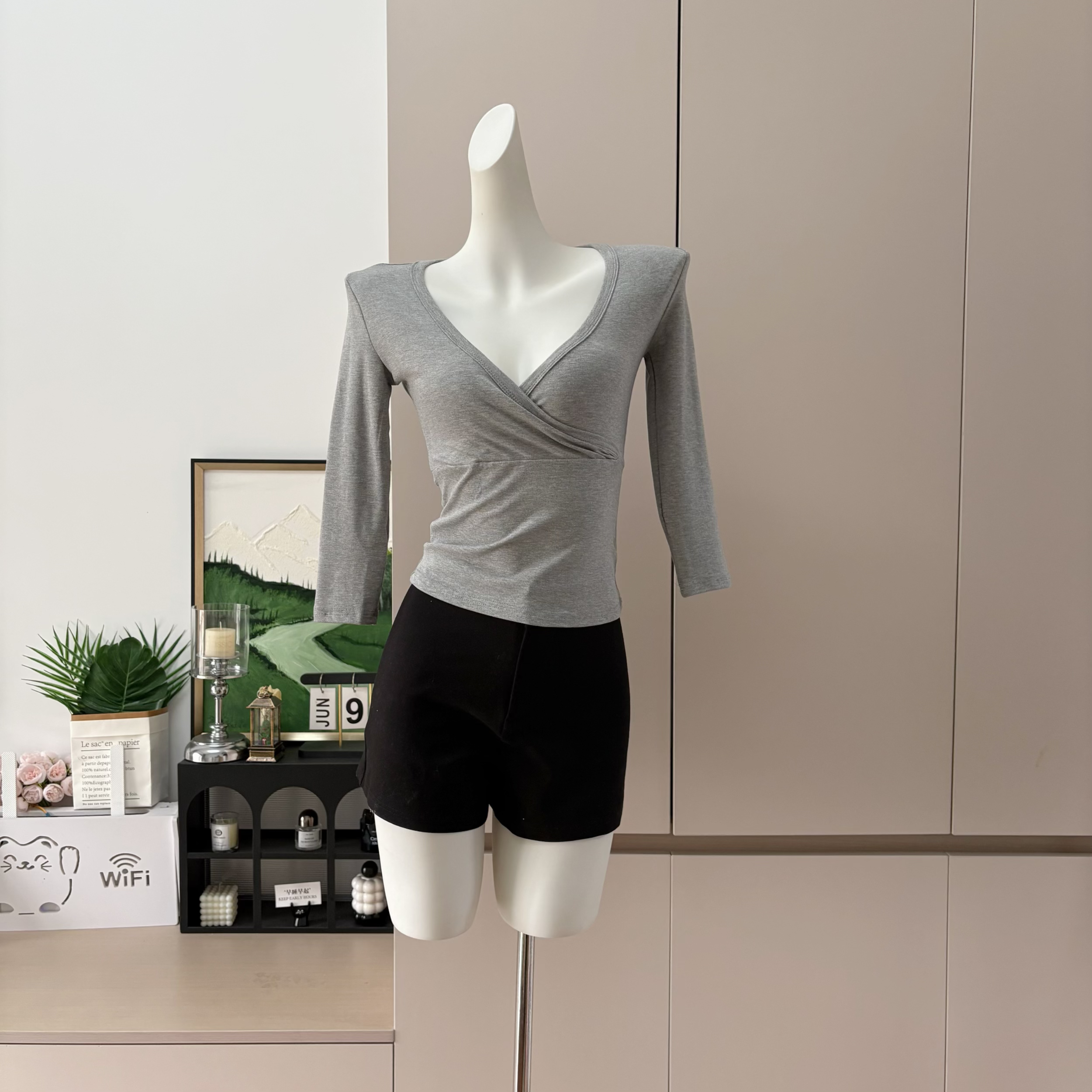 Women's Cross V-Neck Three-Quarter Sleeve Knit Top - Image 4